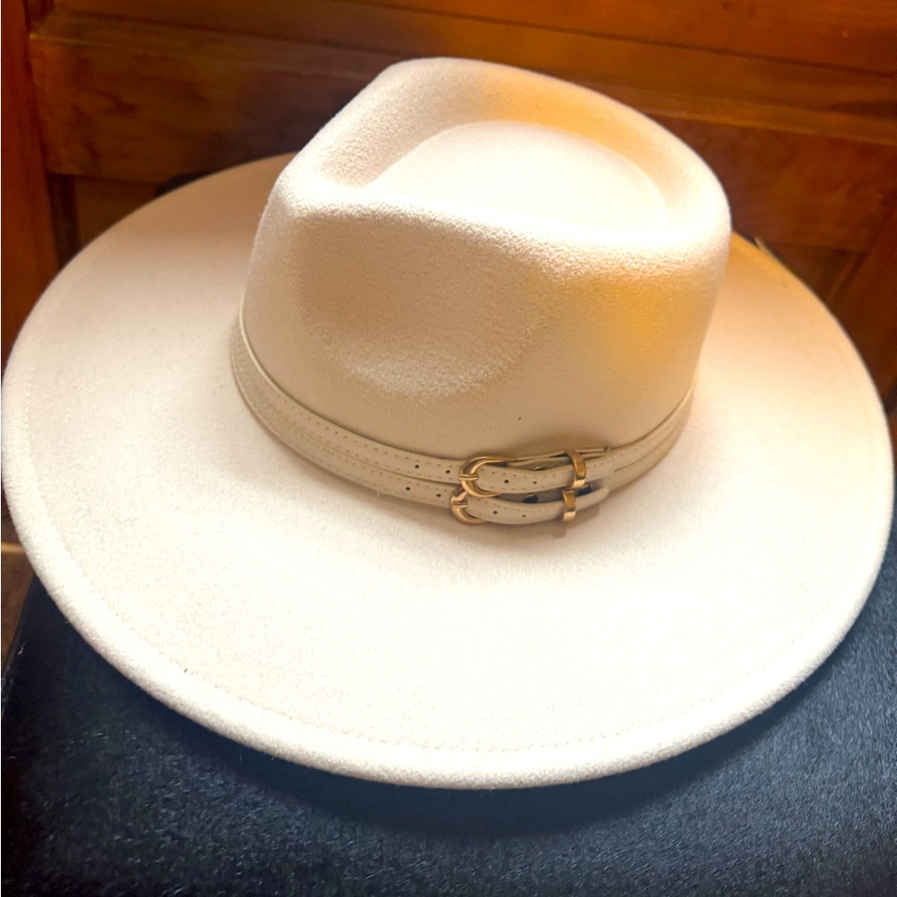Women’s Fashion Hat; new with tags